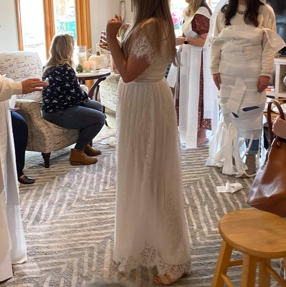 White dress - Picture 8 of 8